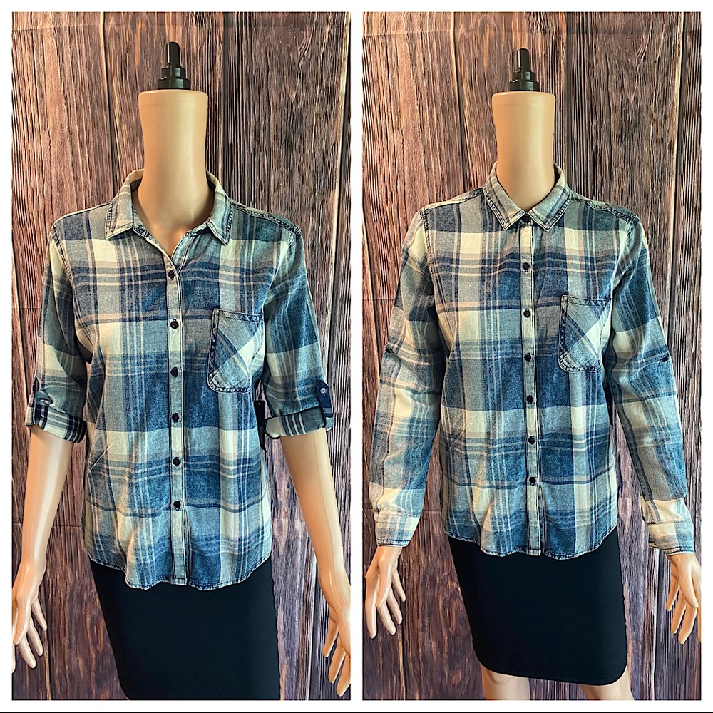 Sneak Peak size small blue white & pink plaid casual plaid casual button down